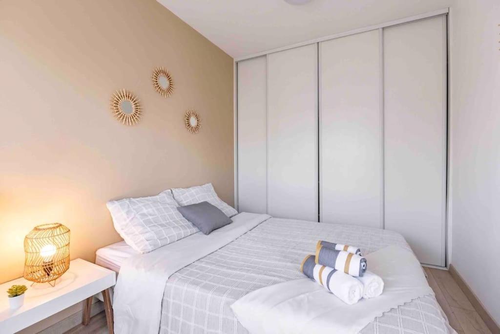 Appartement Avec Parking Et Terrasse Metro 7 Et Paris Villejuif Exterior photo
